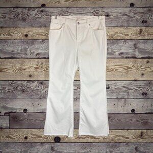 Chico's 1.5R 10R So Slimming Girlfriend Flare Jeans White Frayed Hem 5-Pocket